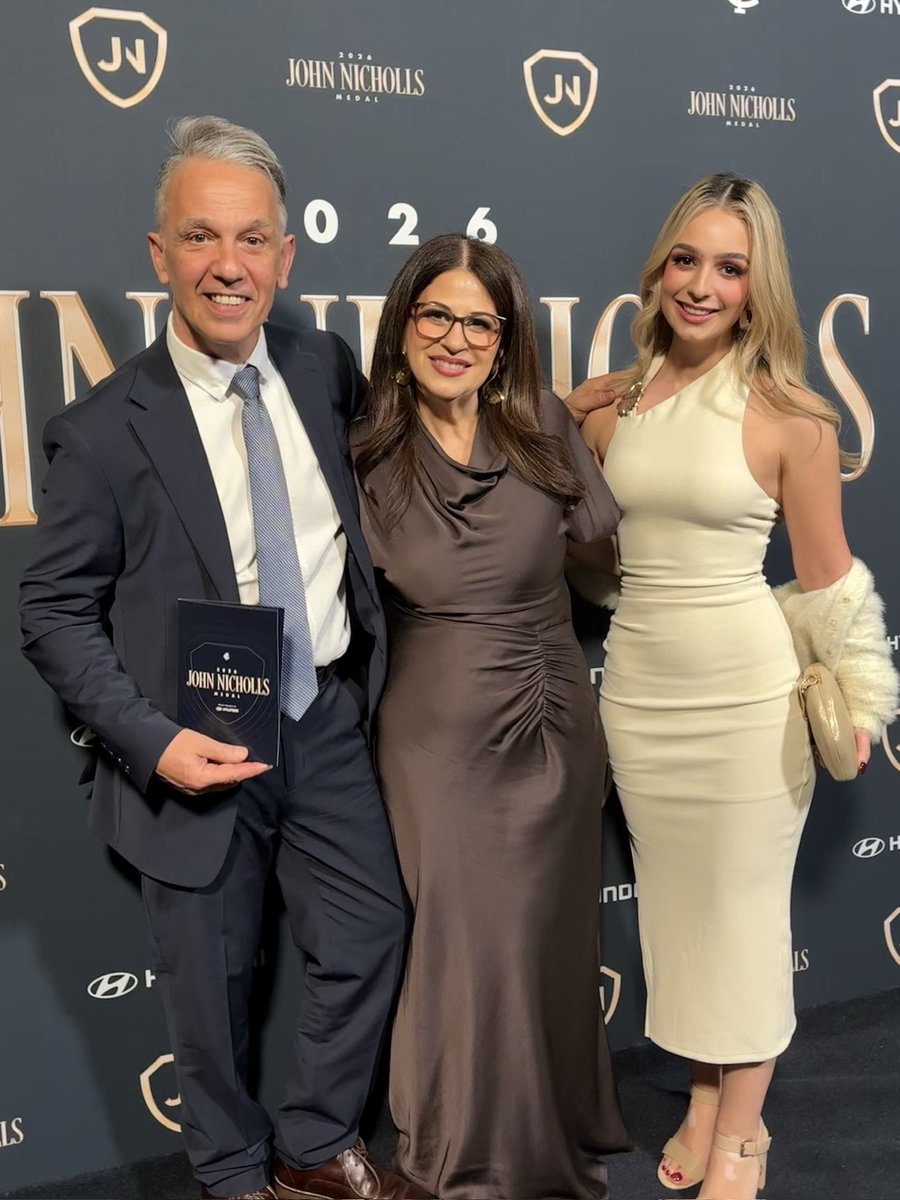 evangelia69's tweet photo. Quick trip to Melbourne for the John Nicholls medal. Thank you @CarltonFC for such a brilliant evening. We had an absolute ball! #JNM26 #GoBlues 💙💙💙 https://t.co/pJhVb0iHhh