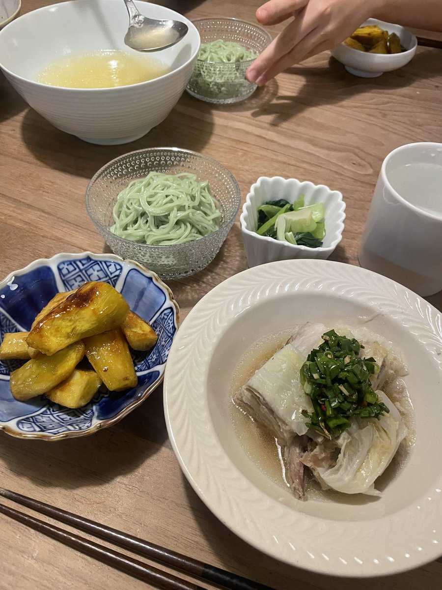 tcmqkp's tweet photo. 今日は体調が良くなくて、猫と一緒にお昼寝してました。晩ご飯は作れたよ😊 https://t.co/U7mTeZZpdX