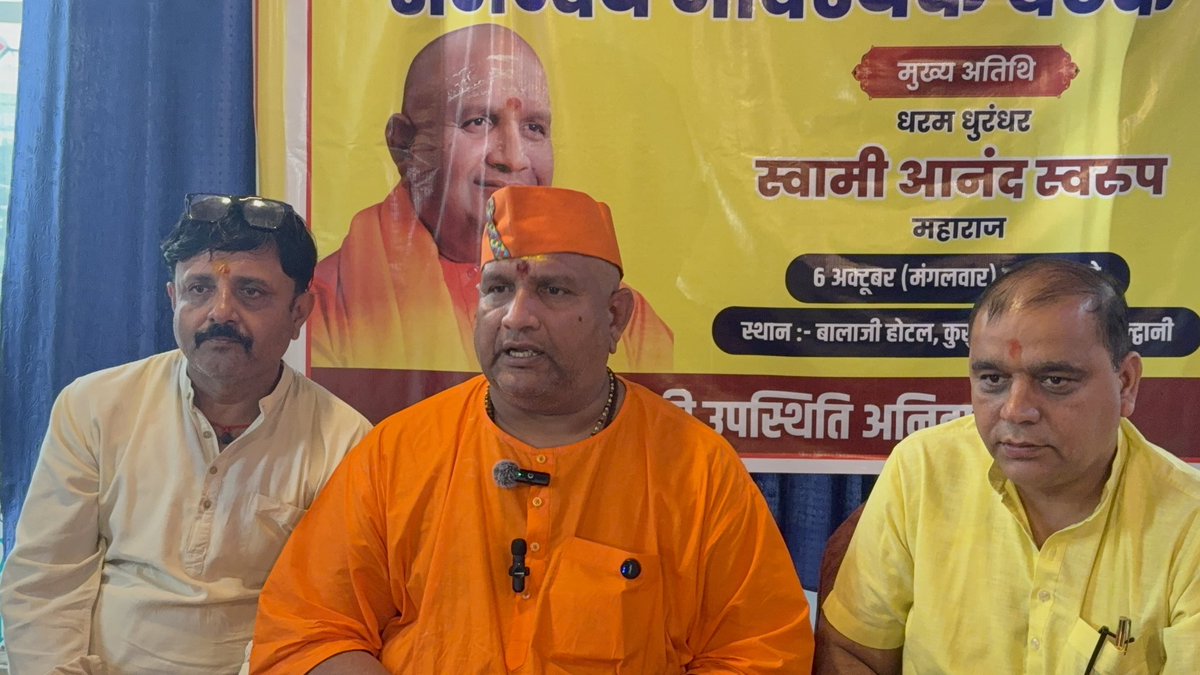 kalisenachief's tweet photo. ।। देश में तीसरे विकल्प की आहट ।।

जब भी मैं बोलता हूँ भाजपा को वोट मत दो , कांग्रेस , सपा , बसपा को वोट मत दो क्योंकि ये सवर्ण विरोधी है , संविधान में दिए गए समानता के विरोधी हैं , तो लोगो के प्रश्न होते थे फिर विकल्प क्या है ?? 

अब हम इस प्रयास में हैं कि तीसरा विकल्प इस देश में बने ! 

चंद्रशेखर रावण ने भी एक चैलेंज किया था कि सवर्ण समाज यदि विरोध करता है एससी एसटी एक्ट का तो अपनी पार्टी बना कर चुनाव लड़ कर सरकार बनाये और अपनी तीन मांगों को पूरा करे । 

हमने चंद्रशेखर रावण और उनके सरपरस्त मोदी अमित शाह का भी चैलेंज सवर्ण समाज स्वीकार करके तीसरे विकल्प की तरफ़ बढ़ रहा है । 

1 नवंबर को हम फिरउत्तराखंड की राजधानी देहरादून में अपने लोगो के साथ बैठेंगे और देश के सामने एक नए विकल्प की उद्घोषणा करेंगे । 

नोट -यह प्रयास है हमारा इसकी सफलता सवर्ण समाज के ऊपर है यदि वो चाहेंगे तभी ये विकल्प बनेगा यदि उनका समर्थन नहीं हुआ तो ये विकल्प मैं बनाऊँगा भी नहीं ।