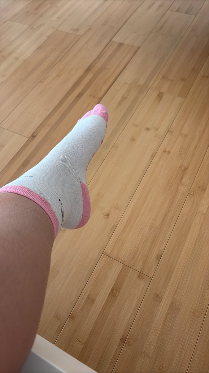 marinoushhhhh's tweet photo. au sport !! go puer des pieds 🤭 https://t.co/P2jfMmvIOm
