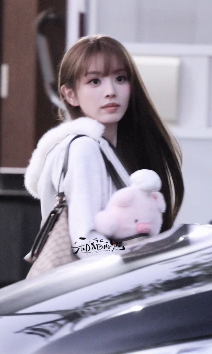 xojoyaw_'s tweet photo. แป๋วเลิกงานแระ ละดูมานยัดหมูอู๊ดใส่เป๋ากุชชี่ อ๊ยยยยัยแม่ค้าขายหมู🐷🫡 กู้ดจ็อบมากวันนี้👍🏻 https://t.co/XBPLPwIMZC