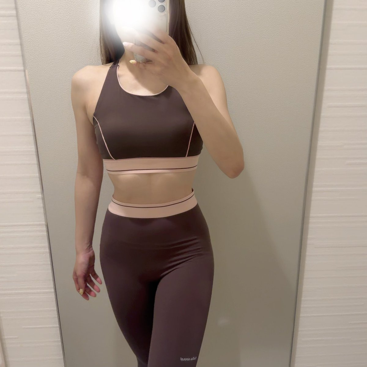 nyree_oO7's tweet photo. わかる！私はチュチュアンナ、ガチ推ししたい。lululemonみたいな着心地を目指して素材から開発したらしいんだけど、想像以上によかった！！！4WAYストレッチで、着心地いいのに3000円台なのマジでコスパいい。ピラティスウェアに1万超えは勇気いる…って人は、マジでいっぺん試してほしい。 https://t.co/7IvVS0sOBJ