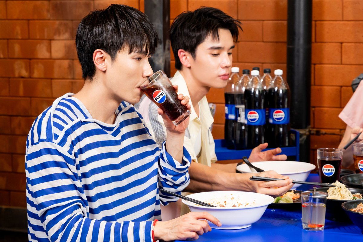 GMMTV's tweet photo. 🤟💙 ปิดท้าย "3 เกลอชวน EAT BY เป๊ปซี่มิตรชวนกิน EP.4 นี้" 3 เกลอ "จูเนียร์-บุ๊ค-แจน" ขอขอบคุณเพื่อนรัก "จิมมี่ วิว มิ้ม" ที่มาแซ่บ ซ่า ซู๊ด เส้น ไปด้วยกัน บอกเลยว่ามื้อนี้แซ่บซ่าถึงใจมากๆ ใครที่ยังไม่ได้ดู ห้ามพลาดเด็ดขาด! ✨😎

รับชมรายการเต็ม: https://t.co/oDW5Vt14eX

#3เกลอชวนEATbyเป๊ปซี่มิตรชวนกินEP4
#เป๊ปซี่มิตรชวนกิน
#ชวนเมื่อไหร่ก็อร่อยเต็มที่เป๊ปซี่เลย
#GMMTV
@kasibook @jnnrrs @Janhae @jimmyyjp_ @view_benyapa @mimrtd