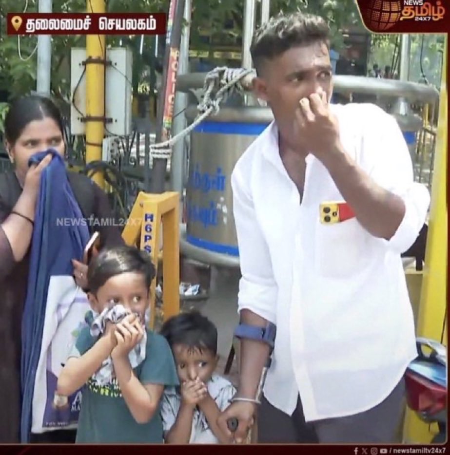AIADMKTRIBE's tweet photo. @JuniorVikatan இவன எதுக்குடா தூக்கிட்டு சுத்துர விகடன் ? அவனே cheap silra velakaranu sollitu sutharan. https://t.co/LRCe7zx9cI