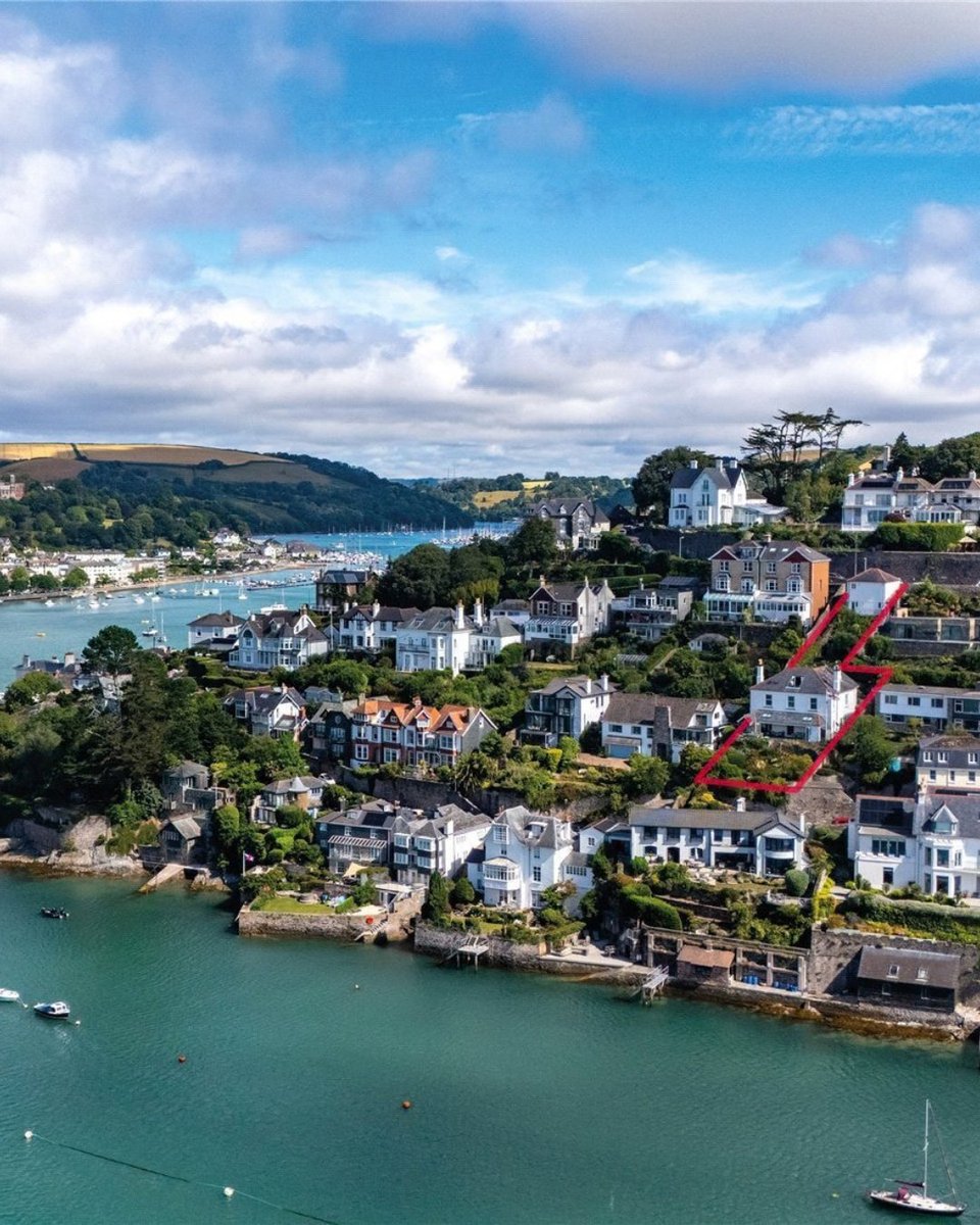 JacksonStops's tweet photo. Eastney in Kingswear features in @TheWeekUK's properties of the week. It's a Victorian house with views over the Dart Estuary and out to sea. 5 beds, full-width conservatory, double garage and studio. 

Guide price £2,500,000. 

https://t.co/IQkTnf0va5 

#southdevon https://t.co/vSPKuL9cmw