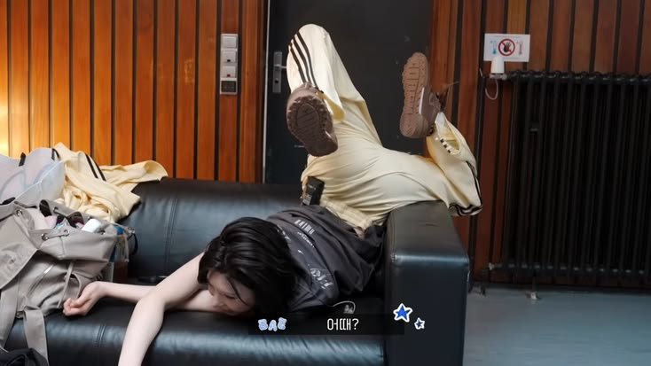 Parkjinsolbaely's tweet photo. This woman doesn't care about her scoliosis.... https://t.co/QYink0FF3K