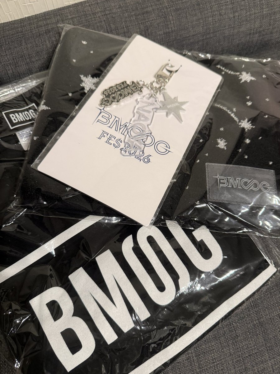 MUZE_mido's tweet photo. グッズ届いたー！
ハラハラさせられたけど、可愛いー🌟 https://t.co/fJJ5o4ij1Q