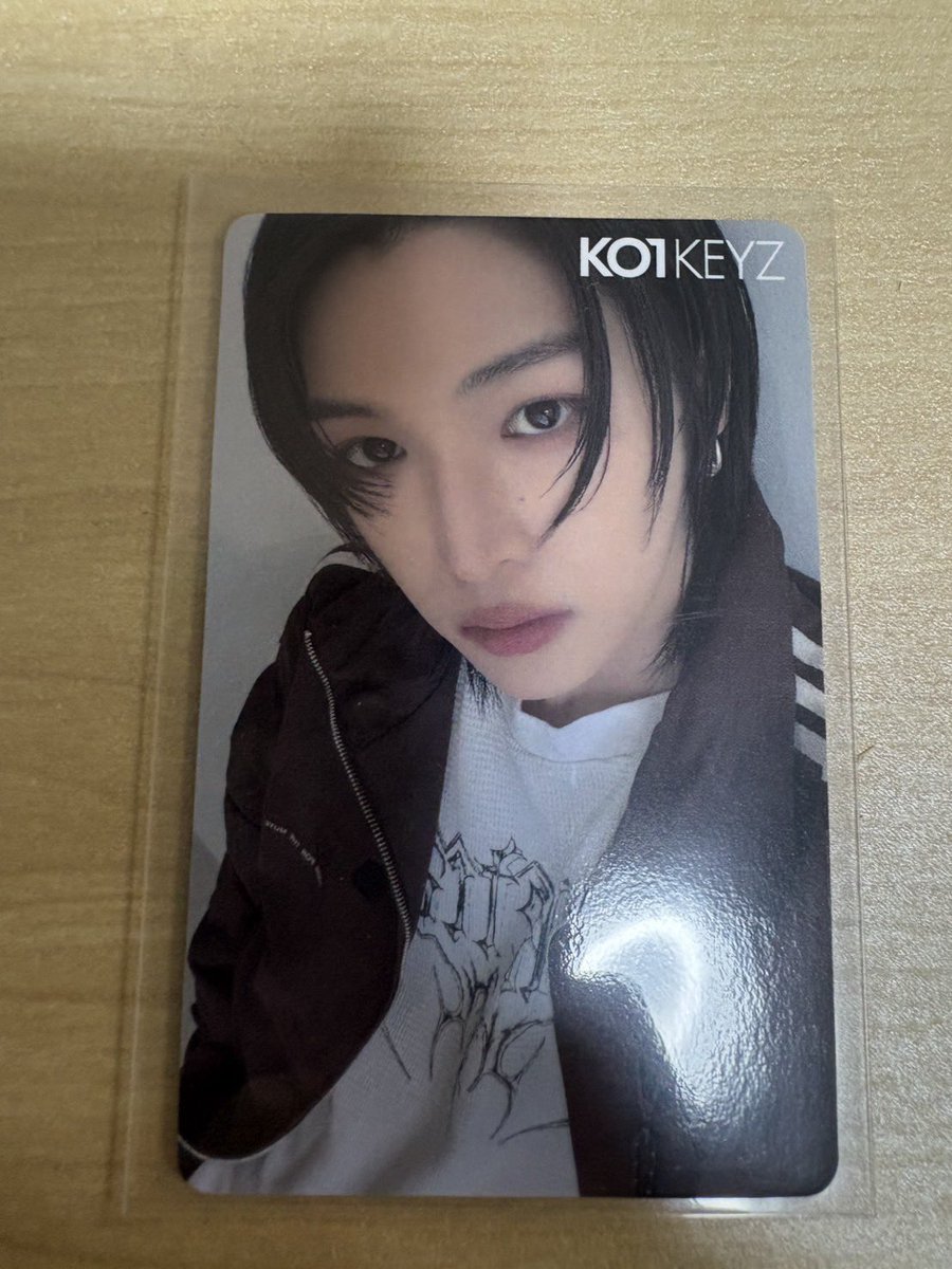 mippurin1007's tweet photo. KO1KEYZ CD 封入特典 HMV店舗特典
【譲】
封入 画像参照(赤マル)
HMV 画像のもの

【求】
封入 画像参照(スタンプ)
HMV 柳谷、安部、濱田

郵送での交換希望📮
FFさん、検索からもお気軽にお声掛け下さい🙇‍♀️
#KO1KEYZ交換 #KO1KEYZトレカ交換
#KO1KEYZ https://t.co/K307aw2jNw