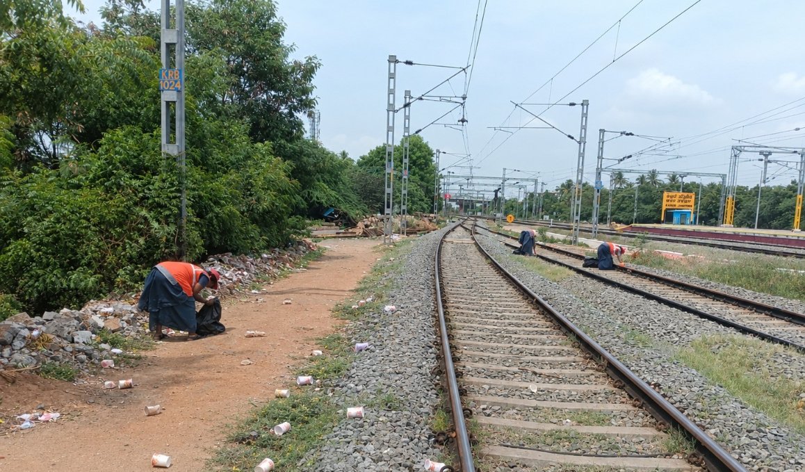 SalemDRM's tweet photo. Clean Tracks, Clean Premises! ✨

Day 3 of Swachhata Pakhwada 2026 - Trackside &amp; Legacy Waste Cleaning Drive conducted at Karur &amp; Tiruppur Railway stations by Salem Division#SwachhataPakhwada

#SwachhRail #SalemDivision https://t.co/ZZDbP9TG3y
