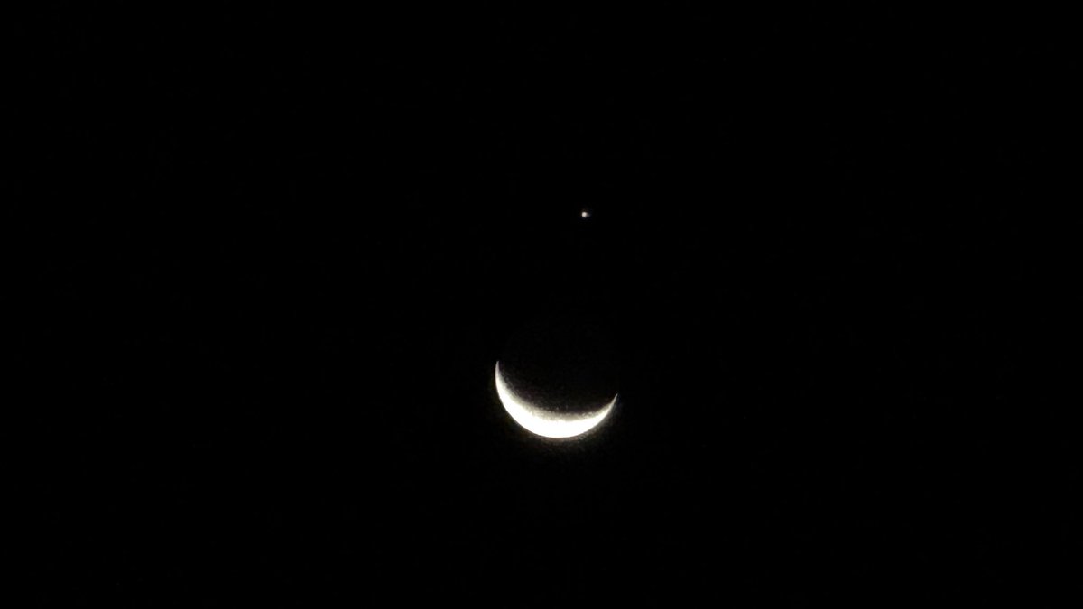 bforte22's tweet photo. Jupiter showing off this morning #moon #jupiter #weather @JimCantore @StephanieAbrams @JenCarfagno @dougkammerer @ChuckBell4 @melissamollet @nbcwashington @capitalweather @WashingtonianWx @weatherchannel https://t.co/l2l71kcOfv