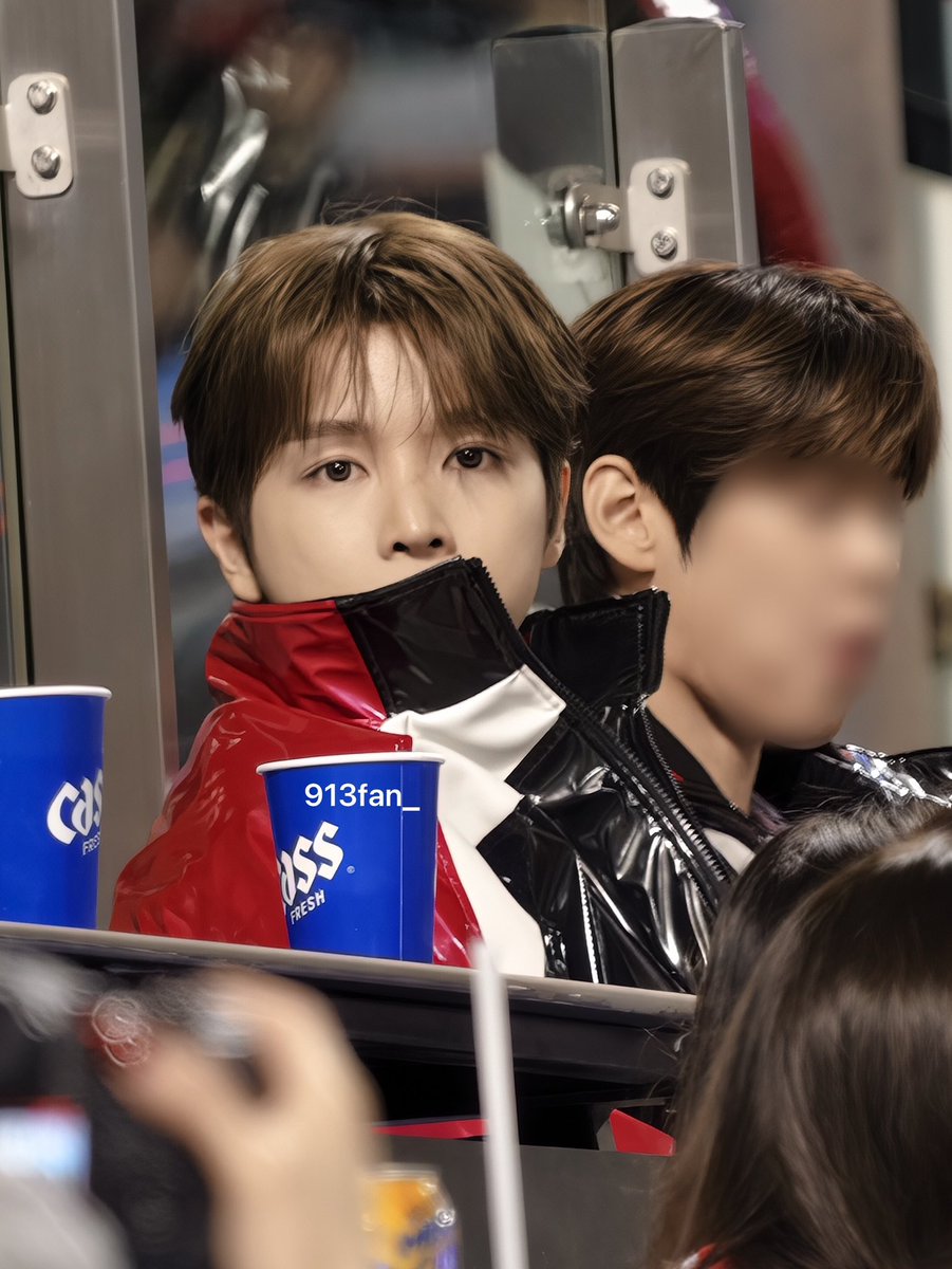 913fan_'s tweet photo. 성찬이 유광입은거 너무 좋아요 .... 

#성찬 https://t.co/slIot4aMhO