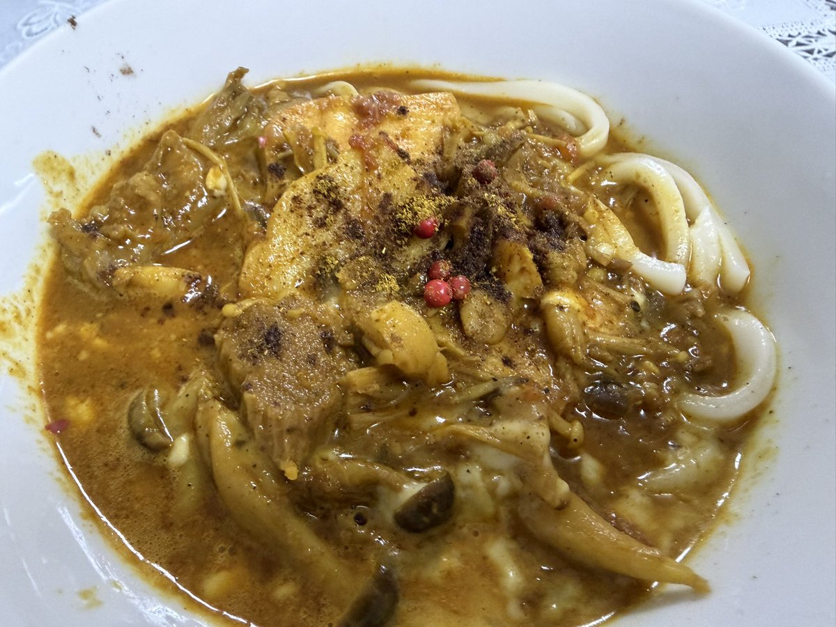 MasaniMasaaki's tweet photo. やっぱり足りなくてスパイスカレーうどん作りました🤭
#ぽんやなカレー #ぽんやなスパイスカレー #一本柳カレー #一本柳スパイスカレー 
#カレー #curry #スパイスカレー #spicecurry #咖喱 https://t.co/gWTdjy5Q99