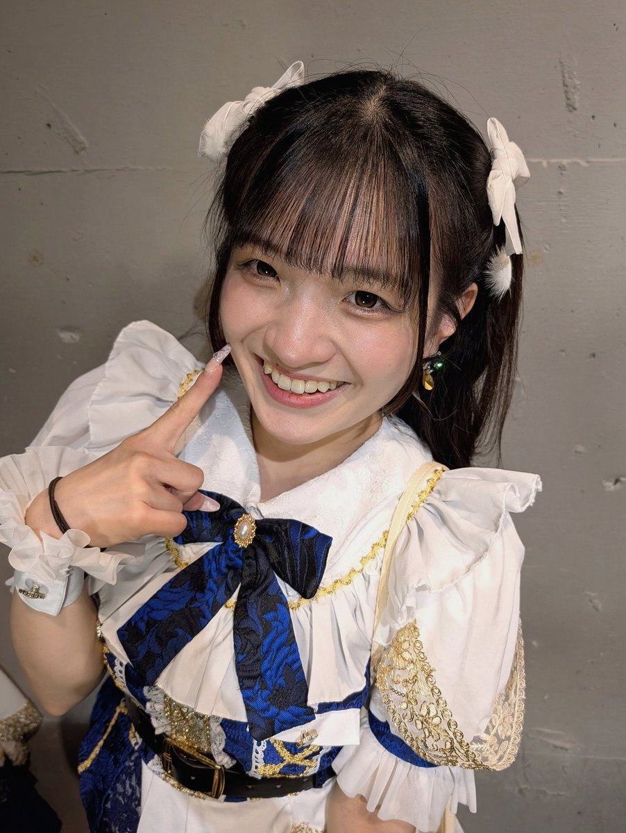 JanennaS56031's tweet photo. 週末、積読漫画に区切りをつけようと意気込んでたのに、気づいたら朝…😇　これ、私だけ？ https://t.co/wS9bgPPvmq