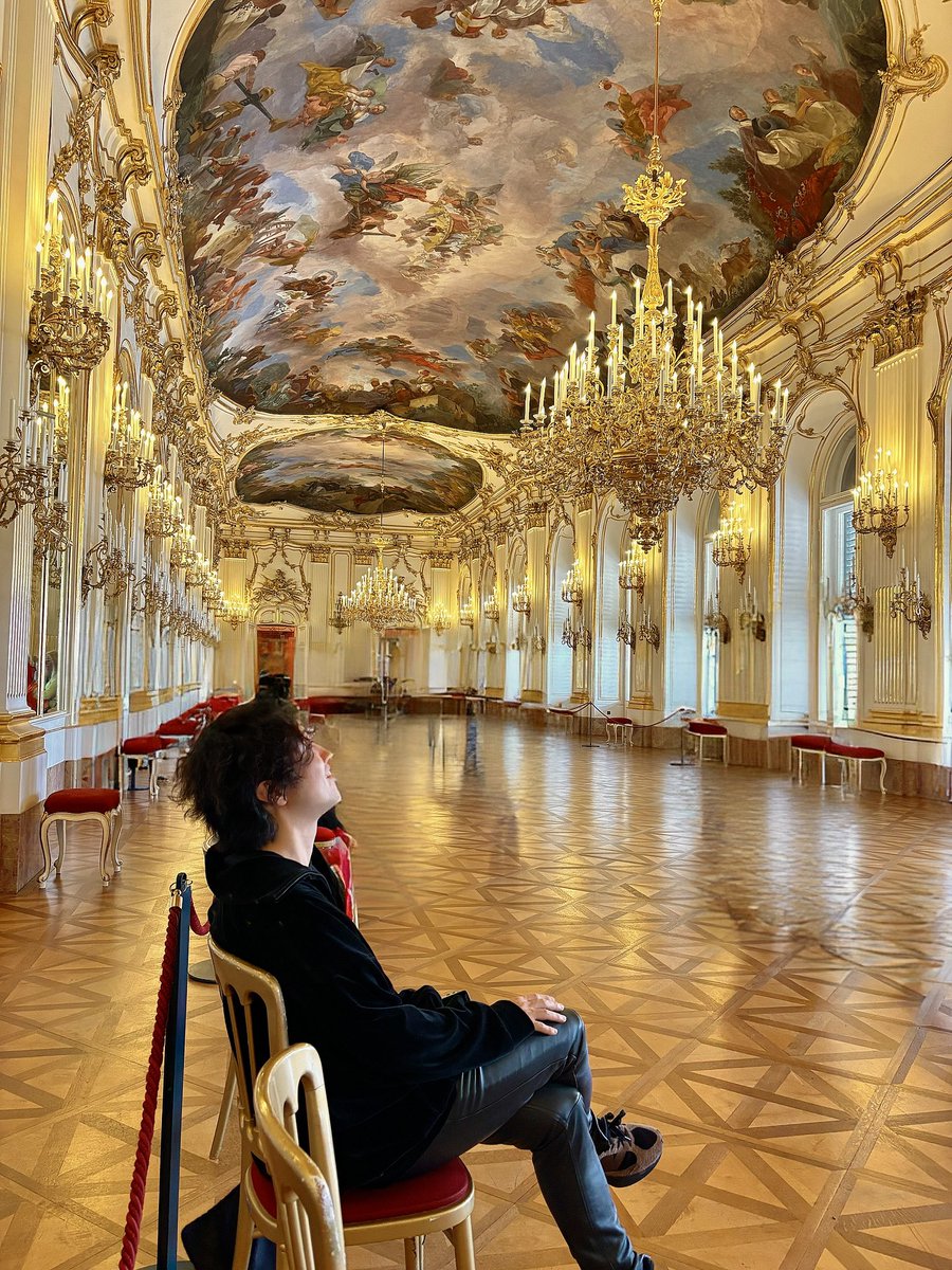 ken_realtraum's tweet photo. ウィーンでのリサイタルへ向けて引き篭もって練習中🇦🇹
明日は藤川くんとベーゼンドルファーサロンでピアノ選び🎹
色んなベーゼンドルファーから選べるなんて贅沢すぎる😂
いよいよあと３日💪 https://t.co/KIpDwQ16fk