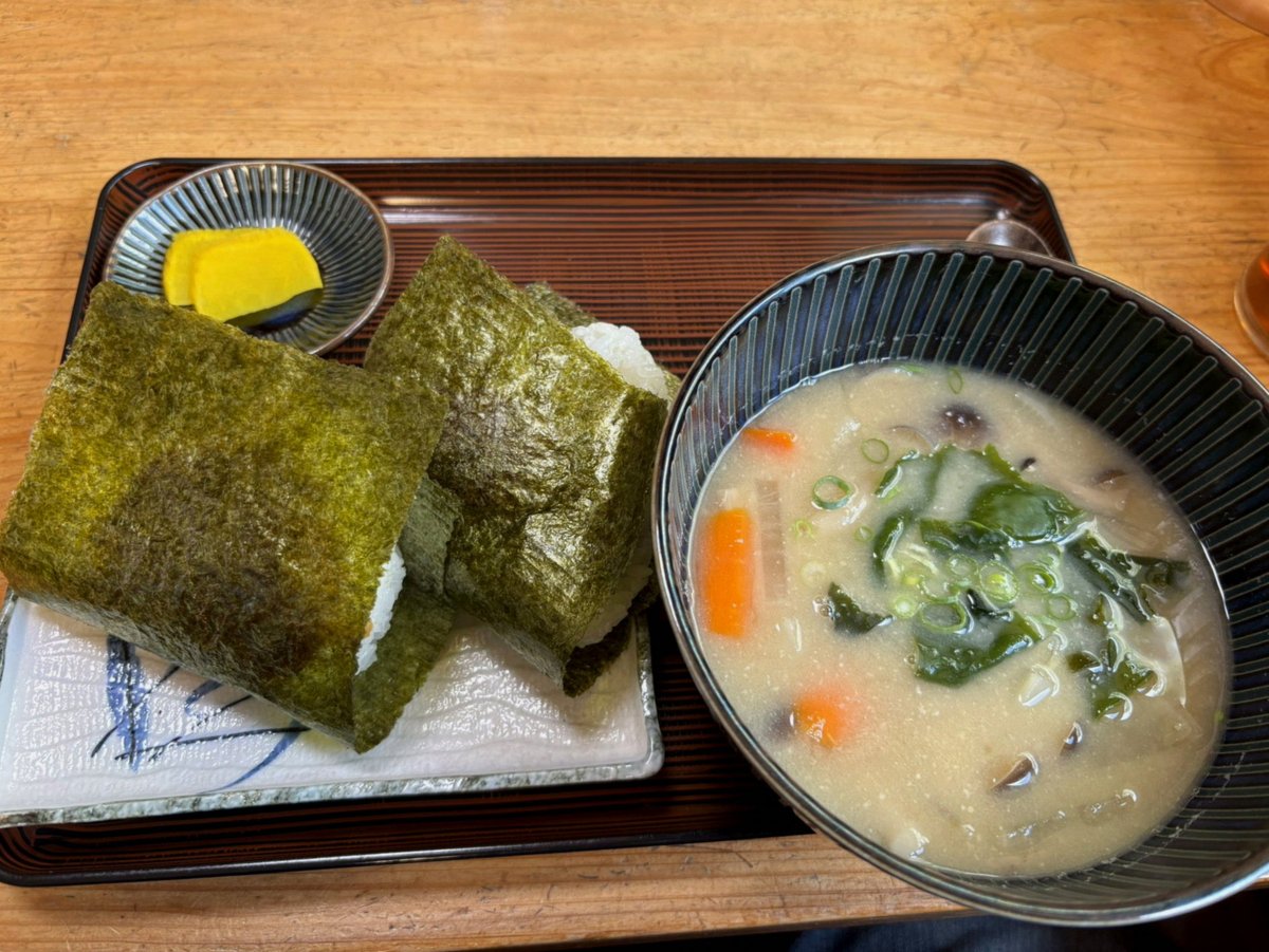 joaquui05's tweet photo. 学費足りないから木金の夜と土日の朝夜月曜日は塾でバイト火曜と水曜もできたら https://t.co/SYybzKLTHB