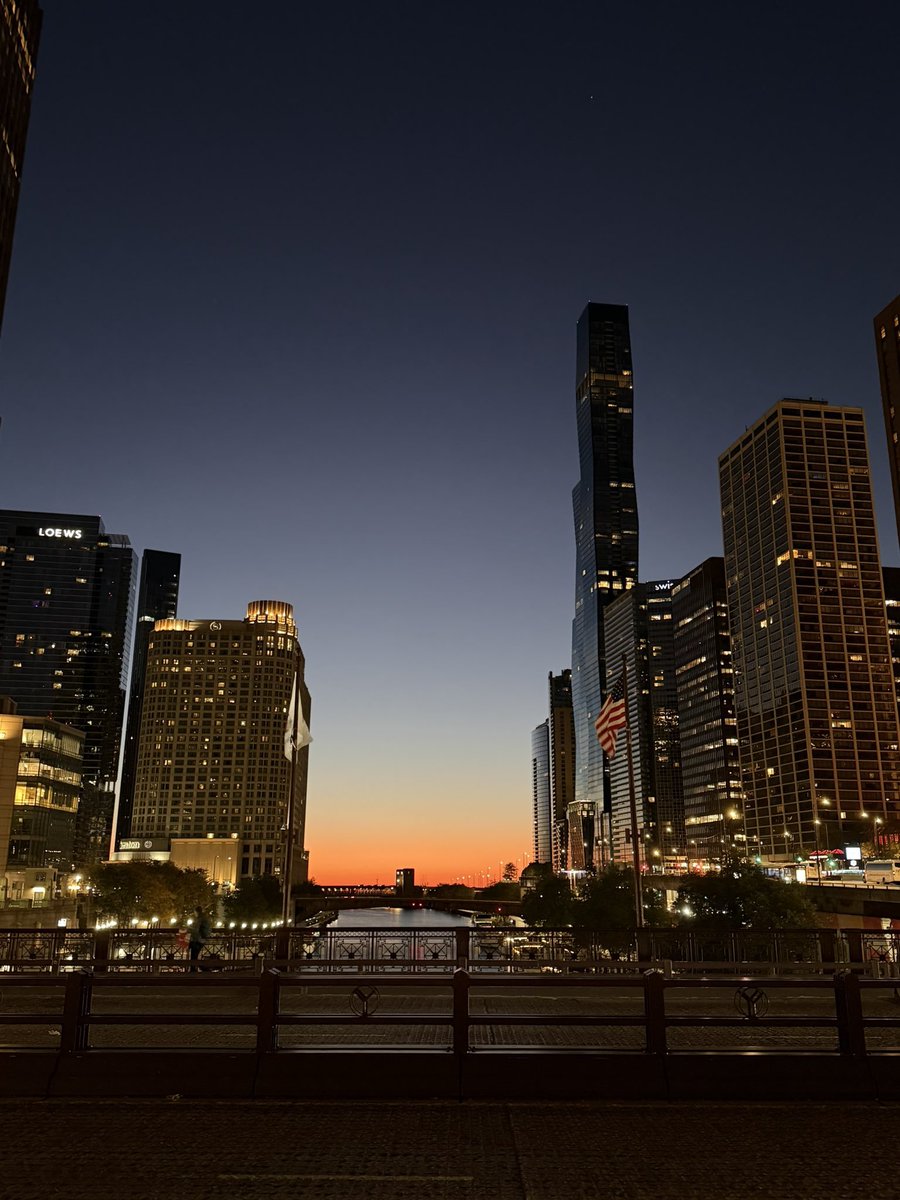 Jameschento_FX's tweet photo. Gooodmorning Chicago!

New York will be fun! Streaming tomorrow!

#fx 
#forex 
#forexinvestment
#btc https://t.co/HKh4vBXf8W