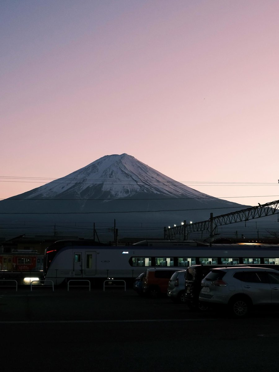 ShivakumarUdya1's tweet photo. 富士山を前にすると、悩んでいたことが少しだけ小さく見える。不思議だよね、景色ひとつで心の広さまで変わるなんて。🗻
#富士山 #絶景 #日本旅行 https://t.co/aXZBnIGvnq
