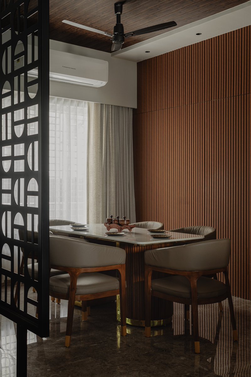 topinteriorsin's tweet photo. A HOME OF EARTHY TONES &amp; QUIET LUXURY

Designed by Ar. Loma R Bharuchi, this Ankleshwar residence brings together earthy tones, natural textures, handcrafted details, and contemporary forms to create a home that feels both sophisticated and welcoming. https://t.co/VpkMmdTTdd