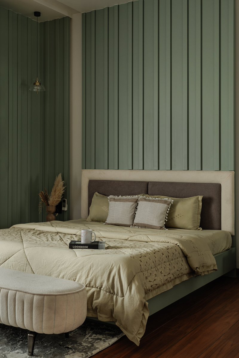 topinteriorsin's tweet photo. A HOME OF EARTHY TONES &amp; QUIET LUXURY

Designed by Ar. Loma R Bharuchi, this Ankleshwar residence brings together earthy tones, natural textures, handcrafted details, and contemporary forms to create a home that feels both sophisticated and welcoming. https://t.co/VpkMmdTTdd