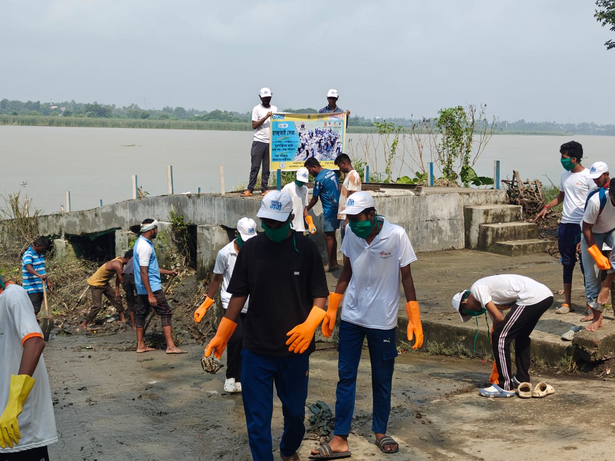 WBSPMGOfficial's tweet photo. Swachhta Hi Sewa, 2026 in the Ganga River basin districts of West Bengal.
#গঙ্গাপরিষ্কারআমাদেরঅঙ্গীকার #smcgwb #NamamiGange #RiverPollutionabatement #RiverConservation #SaveRiver #CleanGanga #SaveGanga #biodiversity #SwachhtaHiSewa #SwachhBharatAbhiyan #cleaning https://t.co/Wi9LF9Vm2P