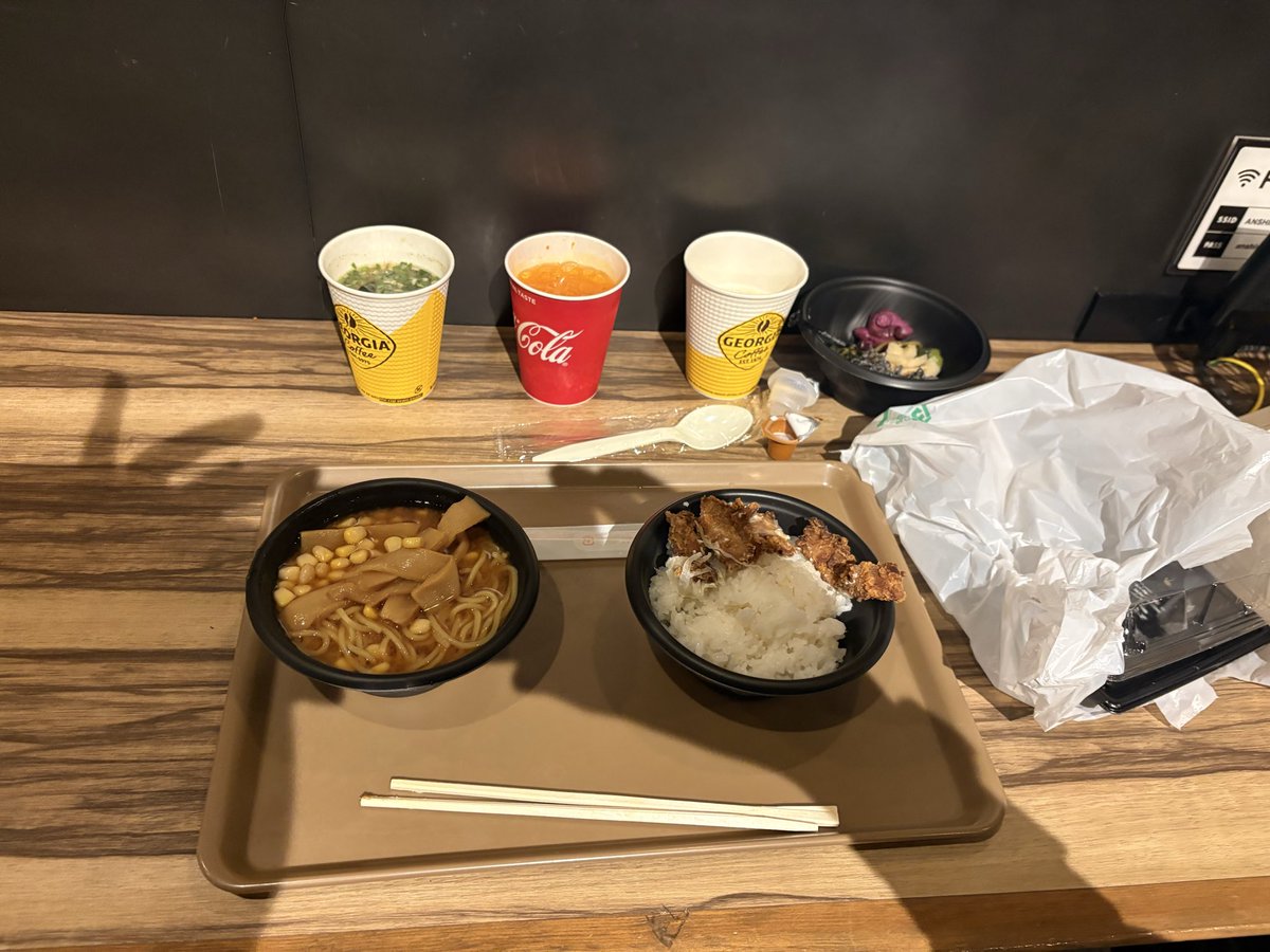 freeman00503's tweet photo. 今日は出先の安心お宿で一泊
ここはお風呂も悪くない

ラーメンよりも
食べ放題のご飯がうまい😂
おかずはコンビニで確保👍 https://t.co/JXaxkzULX3