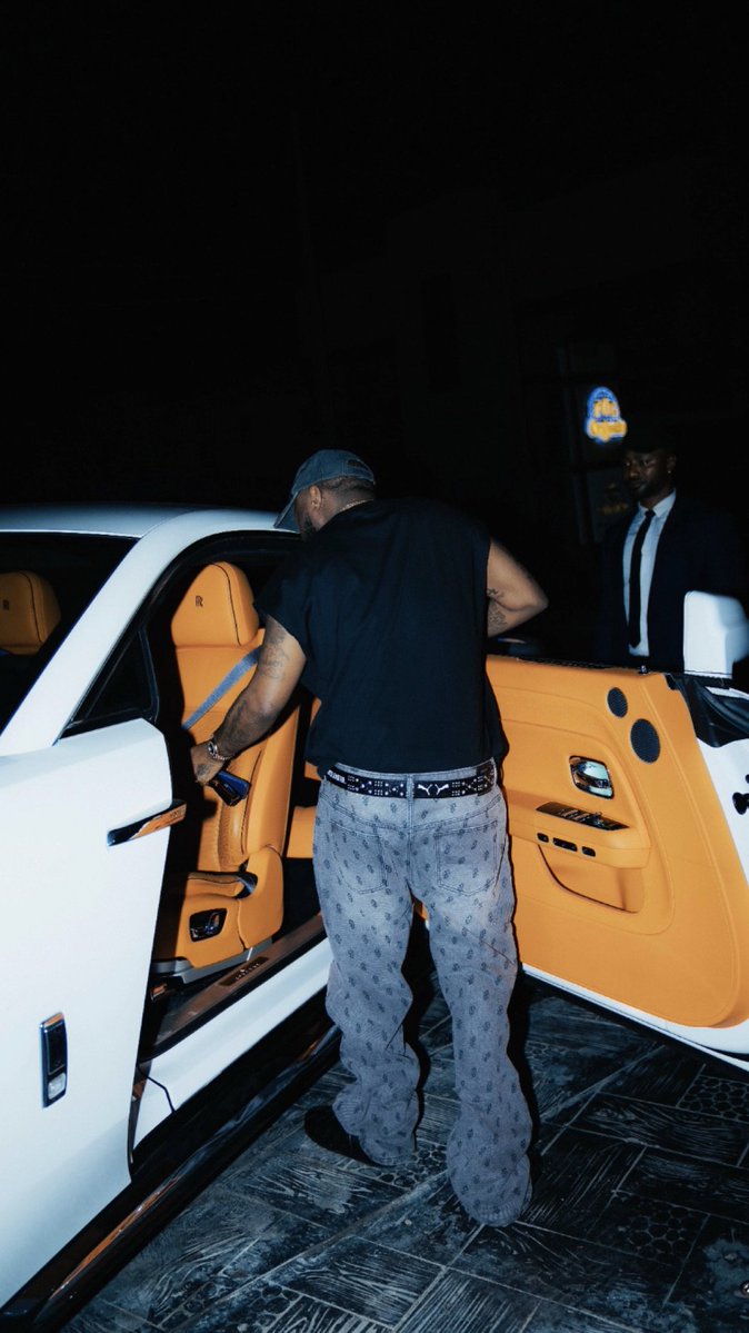 Obahwitdvibe's tweet photo. Day 300, π§‘πΈβ¨π
Flyest man I ever know π€©π₯Ά
@davido ππ
#BADDEST #BIGGEST https://t.co/aRyrRN5RPd