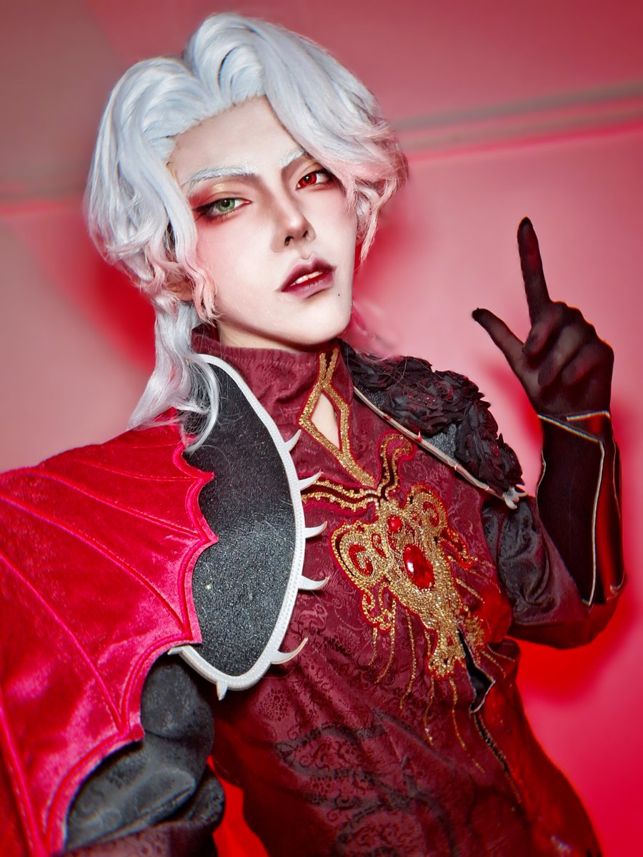 m0ne_cos's tweet photo. Cos.IDV 紅の騎士 *反転 https://t.co/s7KuY1H0IT