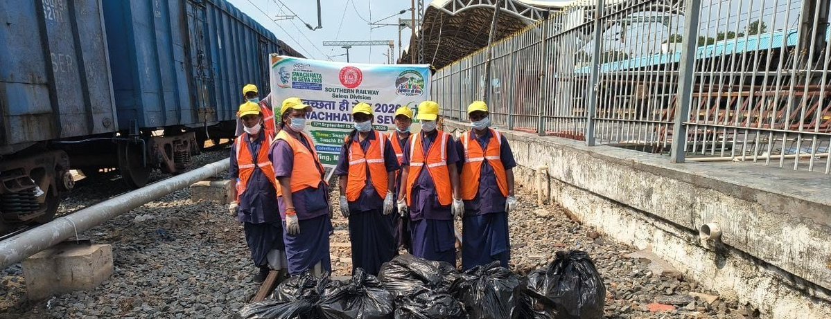 SalemDRM's tweet photo. Day 3 | Swachhata Pakhwada 2026 | Salem Division 🇮🇳

As part of Day 3 of ‘Swachhata Pakhwada 2026’ campaign, Trackside &amp; Legacy Waste Cleaning Drive was conducted at Mettupalayam &amp; Salem Railway stations by Railway staffs.

#SwachhataPakhwada2026 #Day3 #SalemDivision https://t.co/FEmHUAnT9n
