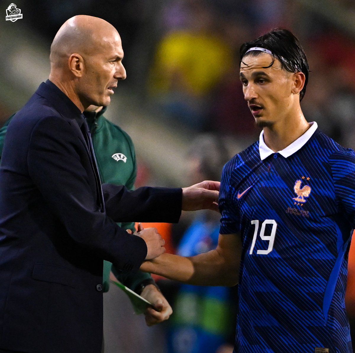 Footballogue's tweet photo. Zinédine Zidane n'a pas menti : il a donné sa chance à (quasi) 𝗧𝗢𝗨𝗧 𝗟𝗘 𝗠𝗢𝗡𝗗𝗘 sur ce rassemblement ! 😁🇫🇷

𝙇𝙚 𝙩𝙚𝙢𝙥𝙨 𝙙𝙚 𝙟𝙚𝙪 𝙙𝙚𝙨 𝟮𝟯 𝙟𝙤𝙪𝙚𝙪𝙧𝙨 𝙨𝙪𝙧 𝙡𝙚𝙨 𝟰 𝙢𝙖𝙩𝙘𝙝𝙨 :

Mike Maignan : 𝟮𝟳𝟬 𝗺𝗶𝗻𝘂𝘁𝗲𝘀 𝗱𝗲 𝗷𝗲𝘂
Guillaume Restes : 𝟵𝟬'
Jean Butez : 𝟬'

Maxence Lacroix : 𝟮𝟳𝟯'
Jules Koundé : 𝟭𝟴𝟬'
Jérémy Jacquet : 𝟭𝟴𝟬'
Pierre Kalulu : 𝟭𝟴𝟬'
Adrien Truffert : 𝟭𝟴𝟬'
Andy Diouf : 𝟭𝟴𝟬'
Dayot Upamecano : 𝟭𝟳𝟱'
Leny Yoro : 𝟵𝟬'

Lucas Da Cunha : 𝟮𝟬𝟳'
Eduardo Camavinga : 𝟮𝟬𝟰'
Rayan Cherki : 𝟭𝟵𝟳'
Adrien Rabiot : 𝟭𝟴𝟮'
Manu Koné : 𝟭𝟱𝟭'

Ousmane Dembélé : 𝟮𝟲𝟮'
Désiré Doué : 𝟮𝟭𝟱'
Michael Olise : 𝟮𝟭𝟭'
Bradley Barcola : 𝟭𝟳𝟱'
Estéban Lepaul : 𝟭𝟱𝟵'
Maghnes Akliouche : 𝟭𝟯𝟳'
Kylian Mbappé : 𝟱𝟵'

Qui a 𝗚𝗔𝗚𝗡𝗘́ et qui a 𝗣𝗘𝗥𝗗𝗨 le plus de points là dedans ? 🤔

(chiffres pris sur Transfermarkt)