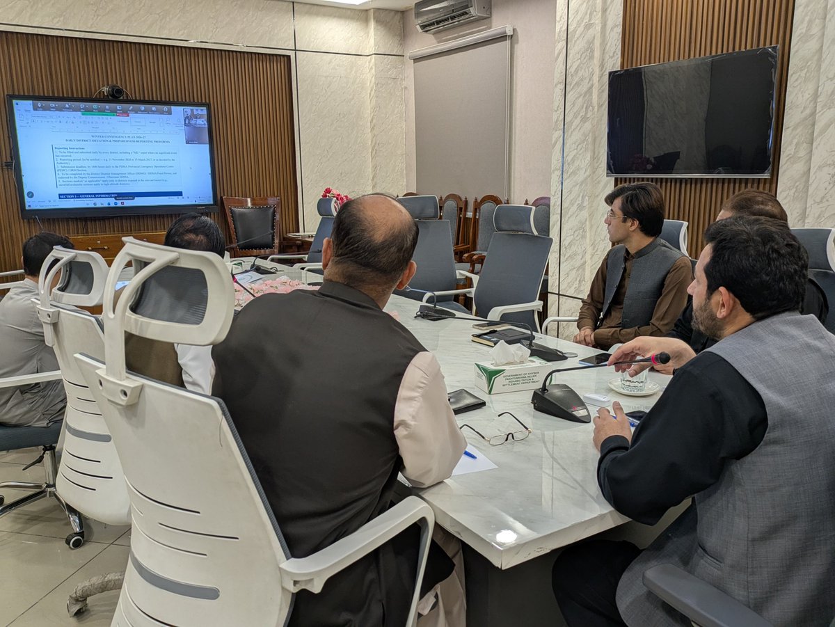 relief_rrsd's tweet photo. موسمِ سرما میں ہنگامی صورتحال سے نمٹنے اور ضلعی تیاریوں کو مؤثر بنانے کے لیے اہم پیش رفت

سیکرٹری ریلیف، ری ہیبلیٹیشن اینڈ سیٹلمنٹ ڈیپارٹمنٹ خیبر پختونخوا کی زیرِ صدارت Winter Contingency اور District Preparedness Survey Framework کے حوالے سے پہلی ریویو میٹنگ منعقد ہوئی۔ https://t.co/j1kW9UkKp6