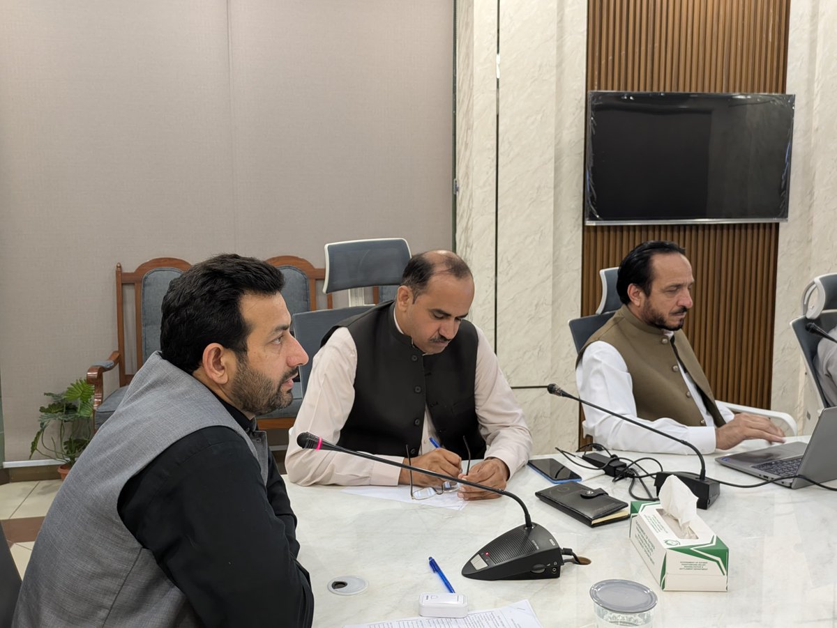 relief_rrsd's tweet photo. موسمِ سرما میں ہنگامی صورتحال سے نمٹنے اور ضلعی تیاریوں کو مؤثر بنانے کے لیے اہم پیش رفت

سیکرٹری ریلیف، ری ہیبلیٹیشن اینڈ سیٹلمنٹ ڈیپارٹمنٹ خیبر پختونخوا کی زیرِ صدارت Winter Contingency اور District Preparedness Survey Framework کے حوالے سے پہلی ریویو میٹنگ منعقد ہوئی۔ https://t.co/j1kW9UkKp6