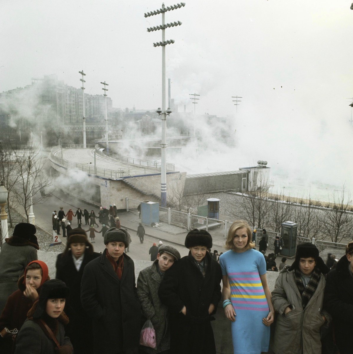 sovietvisuals's tweet photo. Dutch fashion model in Moscow. Photo by Paul Huf, USSR, 1965. https://t.co/ptwRuQlVNf