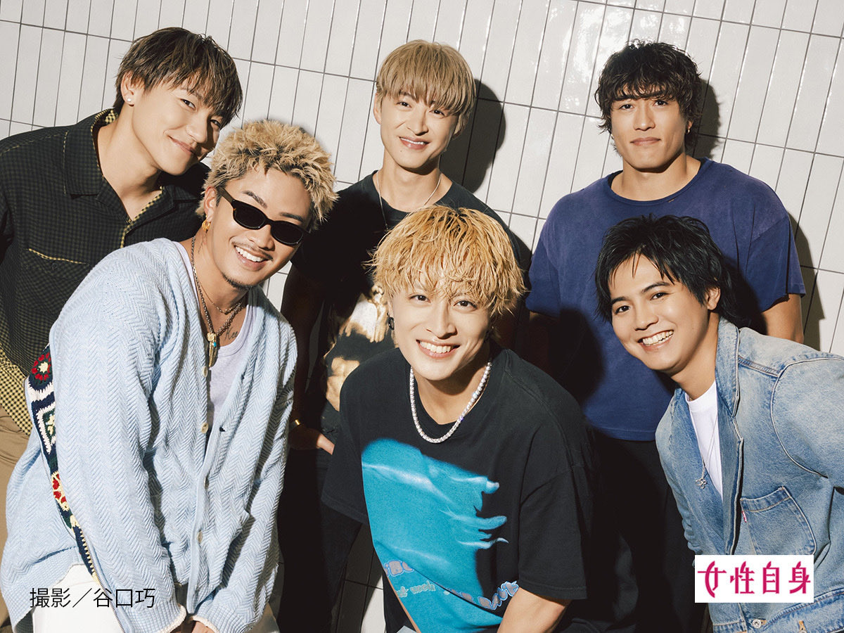 enuhashi's tweet photo. ＼#女性自身 発売中！／

ˏˋ💖#GENERATIONS さん💖ˊˎ˗
撮り下ろし＆インタビュー掲載！
━━━━━ ✦ ━━━━━ 
11月から、15周年イヤー開幕🎉
「ここまで続いているとは想像していなかった」
ふろくのポスターも付いています！🖼️

感想は #女性自身のグラビア で！
🛒https://t.co/yrT9kdosAp https://t.co/07rF4Pozs3
