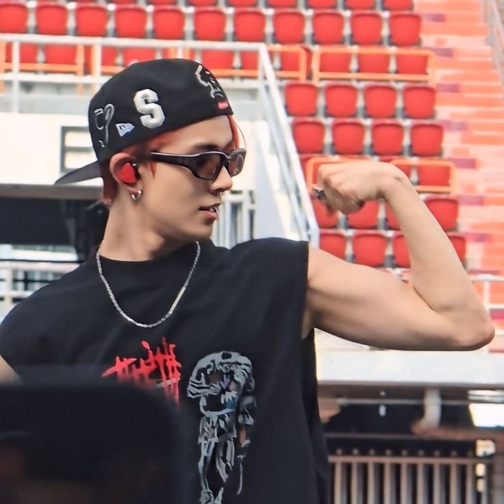 heesdiors's tweet photo. and fuck those who said he shouldn't buff up https://t.co/rzin2C197Z