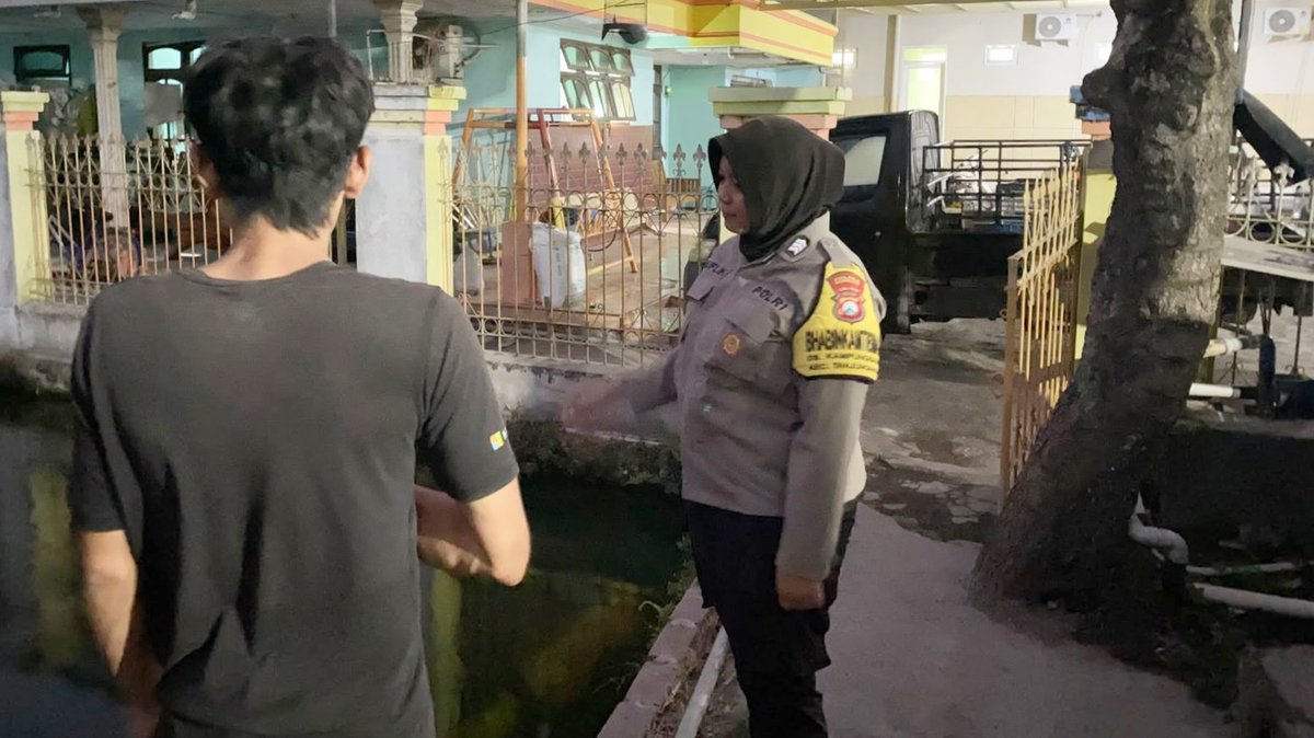 unitbinmaswrj's tweet photo. Bhabinkamtibmas Desa Kampungbaru, Kec. Tanjunganom memantau pemanfaatan lahan Pekarangan Pangan Bergizi (P2B) milik warga binaannya guna mendukung Ketahanan Pangan Nasional.

#ketahananpangan
#swasembadapangan
#polrikawalketahananpangan
#polrikawalswasembadapangan
#astacita https://t.co/TxoBo10ERE
