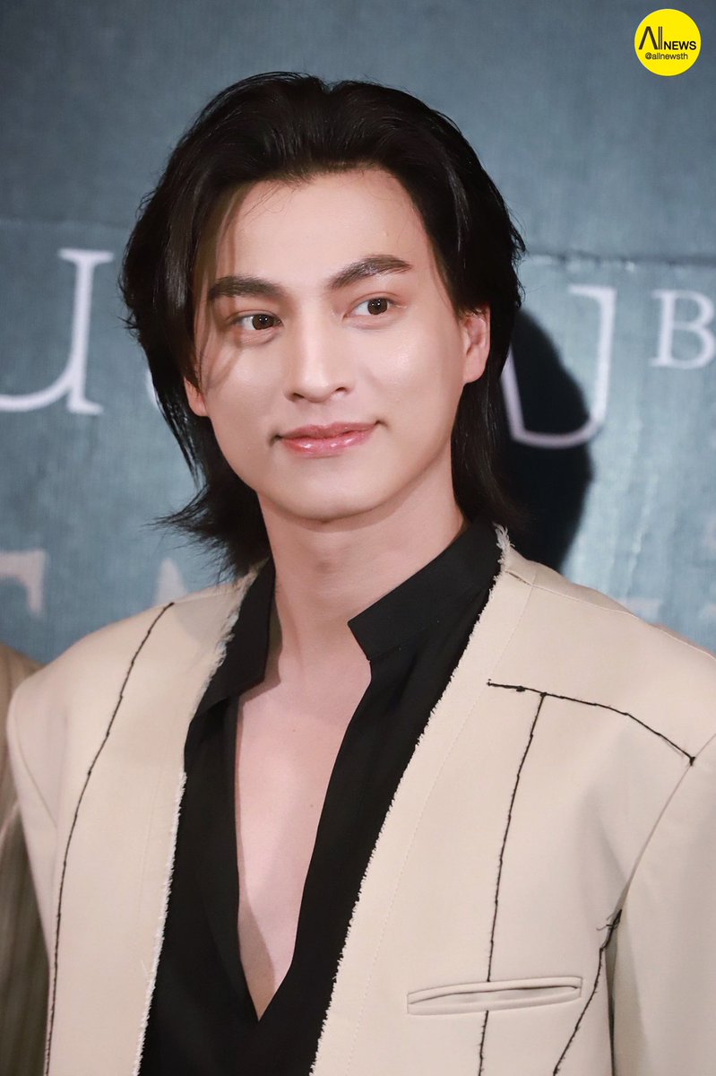 AllNews_th's tweet photo. “กลัฟ คณาวุฒิ” ช่วงสัมภาษณ์ก่อนงาน "ตะวันลวง Beneath The Lies Premiere Night with Gulf &amp; Kao"

GULF NEW DRAMA

#ตะวันลวงPremiereNight
#GulfKanawut
#กลัฟคณาวุฒิ
#วันนี้มีตะวันลวง https://t.co/JWqnXGqn8X