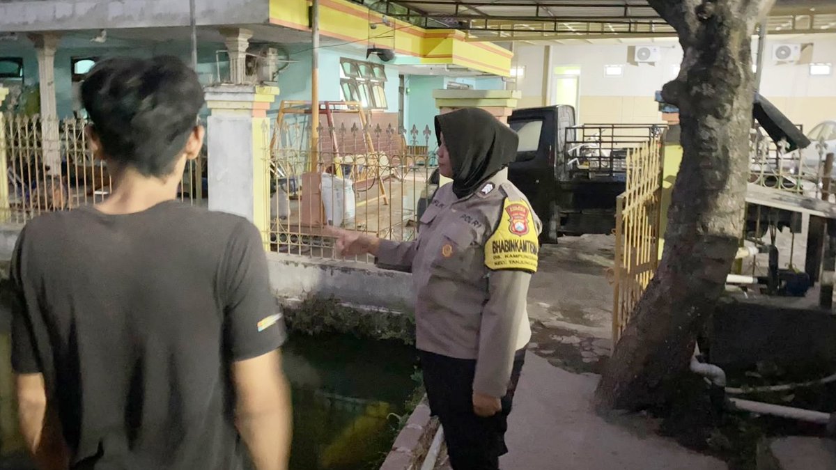 unitbinmaswrj's tweet photo. Bhabinkamtibmas Desa Kampungbaru, Kec. Tanjunganom memantau pemanfaatan lahan Pekarangan Pangan Bergizi (P2B) milik warga binaannya guna mendukung Ketahanan Pangan Nasional.

#ketahananpangan
#swasembadapangan
#polrikawalketahananpangan
#polrikawalswasembadapangan
#astacita https://t.co/TxoBo10ERE