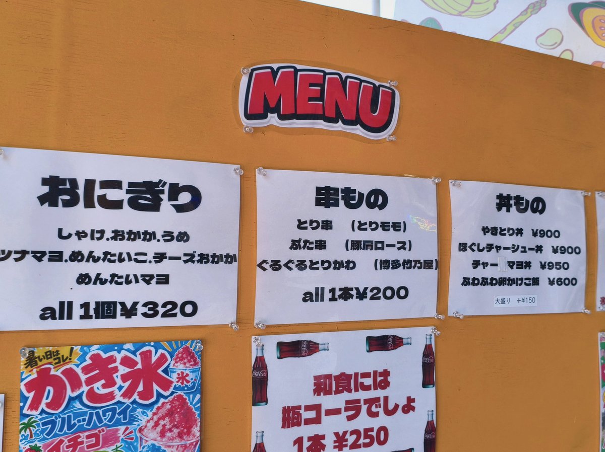sparkleVB's tweet photo. バイトの休憩で来たかったのに暑すぎて来れなかった公園にやっと来れた。ワンコいるし本読んでる人いるし歌ってる人いるし寝てる人いるし平和すぎる。嬉しい！ https://t.co/mkC8JYlS2c