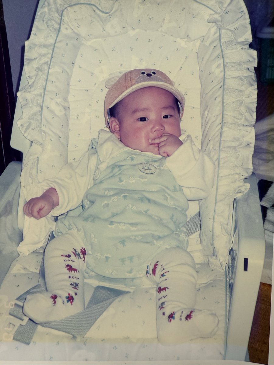 SATAKE09's tweet photo. 綾子。帰宅後開口一番に不満げな顔で

「あんたいづまでいるつもりなのよ。あどお母さんのお金返してぇ」

と。早く帰って欲しいらしい笑

思い出せ。35年前のあの日、俺をこの手で抱いた瞬間。

生まれてきてくれてありがとう。この子を一生守る。

そう誓ったはずだ！

母親ってそう言うもんだろぅ？ https://t.co/LCyT5zUPOi