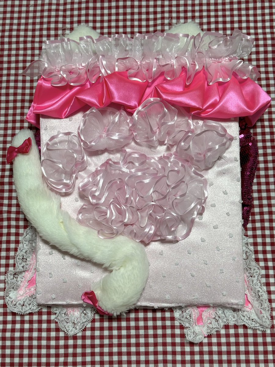 nico_a__'s tweet photo. 今年も氷菓にこちゃんの生誕アルバム作成、メセカデザインさせて頂きました✨✨

どちらもZeppワンマンでお披露目された新衣装で作成しました🎶🐱 https://t.co/txTnzAaDpj