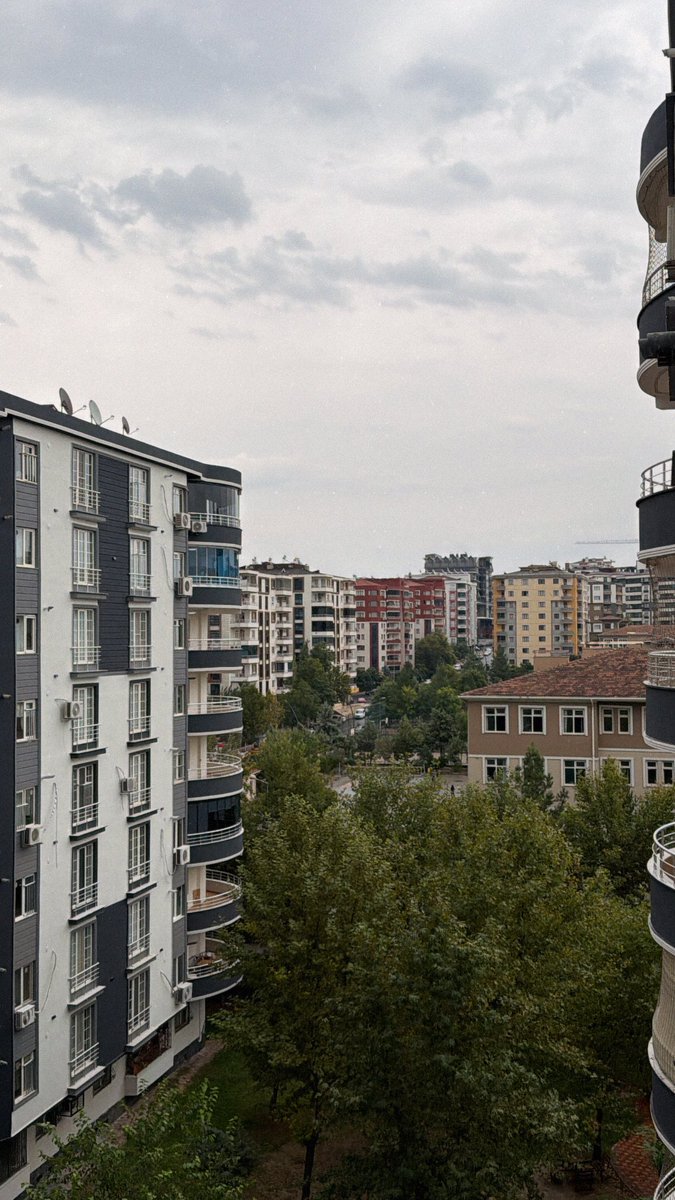 bir_yozgee's tweet photo. Ne istersiniz benden 
Bilmem ki hatıralar, 
Gelir gelmez sonbahar ? https://t.co/rg0Qkhuqt5