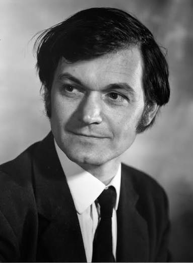 PuzzleGlobe's tweet photo. Sir Roger Penrose didn't just study spacetime—he used geometry to bend the rules of reality.🌌

He discovered "Penrose Tilings"—geometric patterns that can cover an infinite flat surface but never repeat themselves. Before this, mathematicians thought such a thing was impossible! https://t.co/mnz48CHPCl