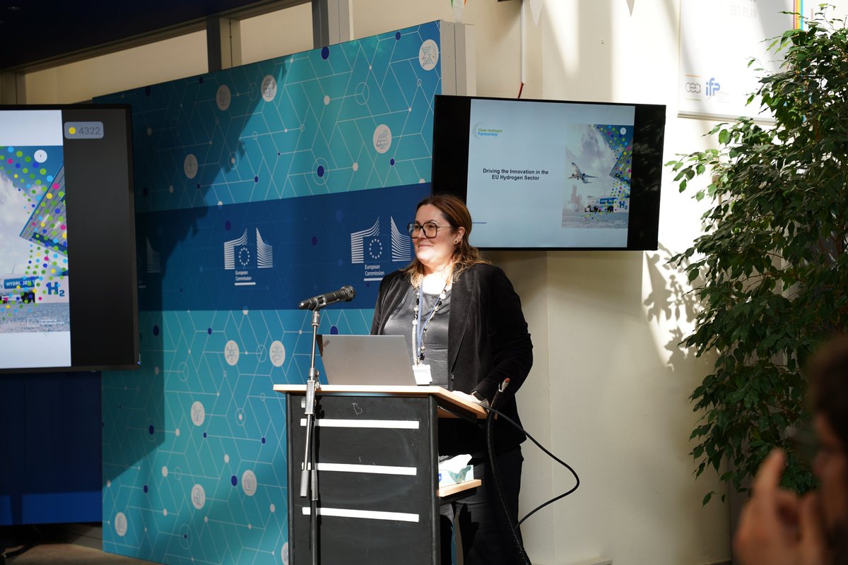 CleanHydrogenEU's tweet photo. The team of the @cleanhydrogen.bsky.social visited the Joint Research Centre (JRC) facility in Petten.
It was a great opportunity to learn about reference capabilities for H2 technologies.

📣 Contribute to the public consultation on the future of the JUs. https://t.co/b2OFQGM1ly https://t.co/Mskc7ijpTD