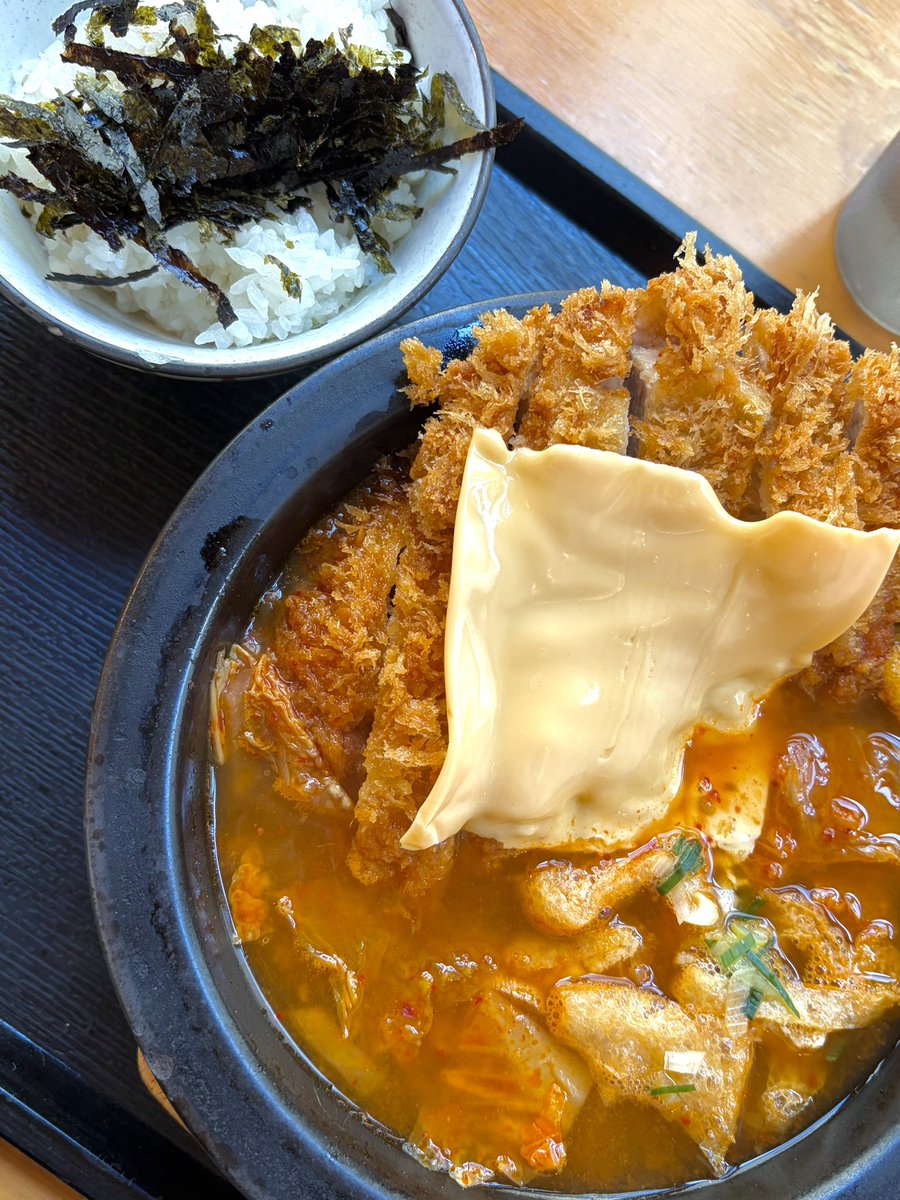 wacheu1234's tweet photo. 추워져서 김치나베 먹어야 함 https://t.co/IMm6LaWQjI
