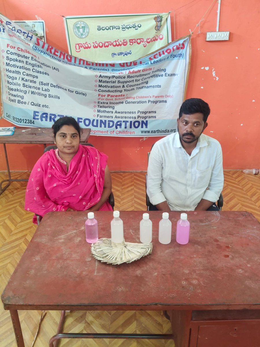TelanganaACB's tweet photo. TRAP CASE - MEDAK RANGE 

AO-1: B. Aruna, Panchayath Secretary,
AO-2: Dasari Santhosh,Contract Karobar of Jakkapur Vlg, Narayanaraupet Mandal,Siddipet Dist were caught by ACB, Medak Range when AO demanded and accepted bribe amount of Rs. 15,000/-

(Full details are in Press Note) https://t.co/Pxyfz2QEp2