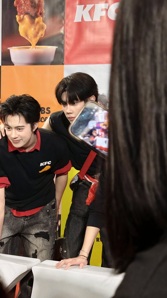miyahimesama's tweet photo. แป๋วกะแป๋วแหงะ

#พ้อกสีหิวมากกอไก่KFCล้านตัว
#NewEraofKFCxPROXIE 
#NewEraofKFC 
#KFCThailand 
#PROXIEth #bROTHERSMUSIC https://t.co/qjr7Zf4iZw