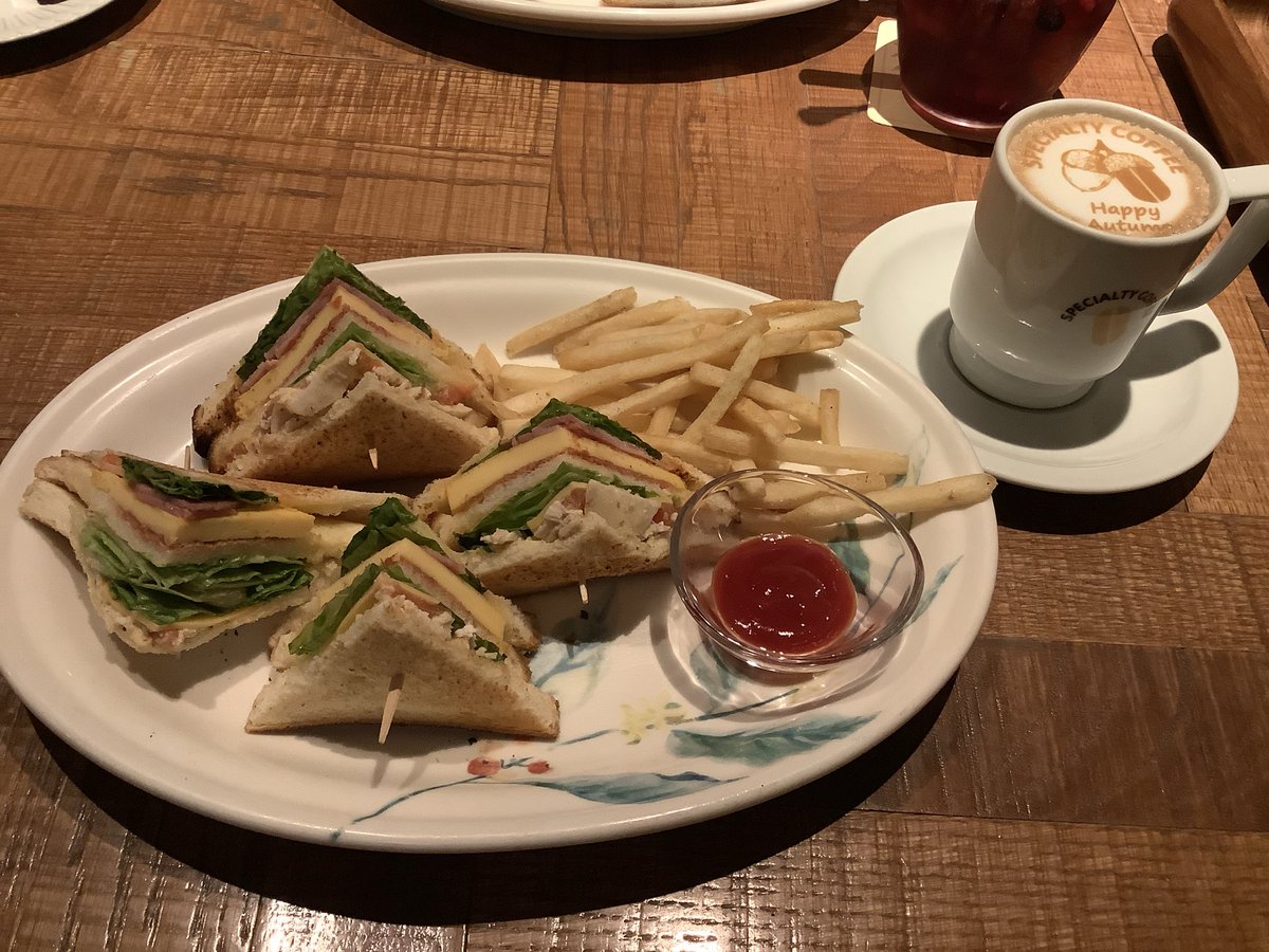 0141_hito's tweet photo. 姉上に連れられて初めてドトール行ったけどクラブサンドおいしかった！
コーヒー豆がどんぐりになってるの可愛い☕️ https://t.co/ydzVGSadh3