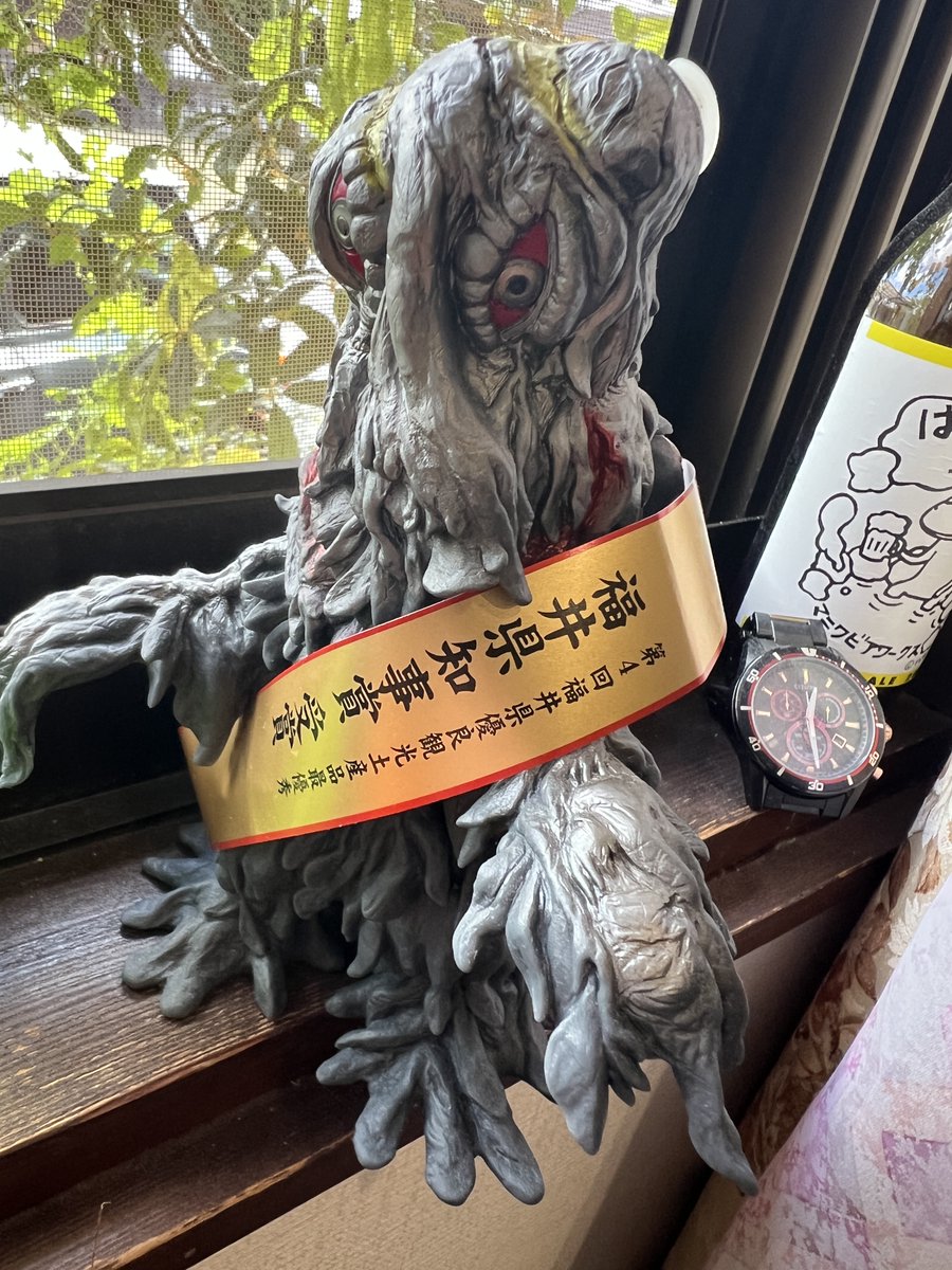 pogemuta's tweet photo. 今日は自分の為の福井みやげを自家消費る。鯖寿司は県知事受賞だ。 https://t.co/fqpA4zEUBP