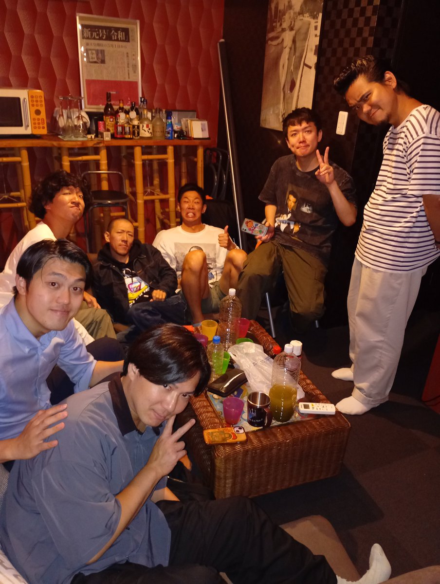shigotobar2002's tweet photo. 昨日は深夜から松竹芸能でytv新人賞のラウンド1出場決めたオーパスツーとハスキーポーズ、そして後少しだった3番ゲートらのつかみだけを考えるつかみ合宿をうちの事務所で朝まで真面目にやりました。なかなかいいのがみんな浮かんだように思えました◯
#オーパスツー
#ハスキーポーズ
#3番ゲート https://t.co/yyNPjR3BkZ