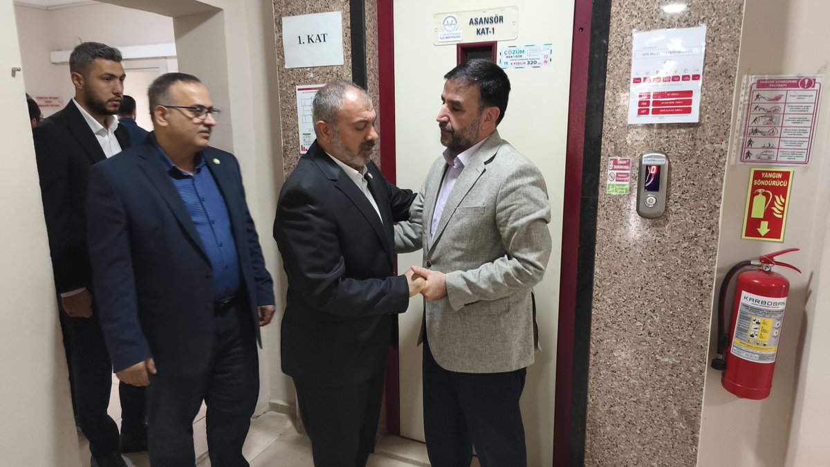 HudaParYesilyur's tweet photo. Başkanımız @behcet_sevgili ve Yeşilyurt ilçe başkanı @nihatsezer beraberindeki heyet,Camiler ve Din Görevlileri Haftası kapsamında Yeşilyurt İlçe Müftüsü Hüseyin  Bayrak'ı ziyaret etti.
Ziyarette, din görevlilerinin topluma rehberlik eden değerli çalışmaları için teşekkür edildi. https://t.co/Ds59N0ezau